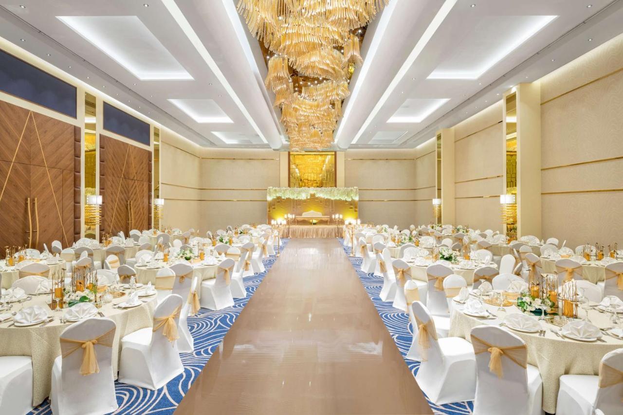 Radisson Blu Hotel, Al Salam 5*