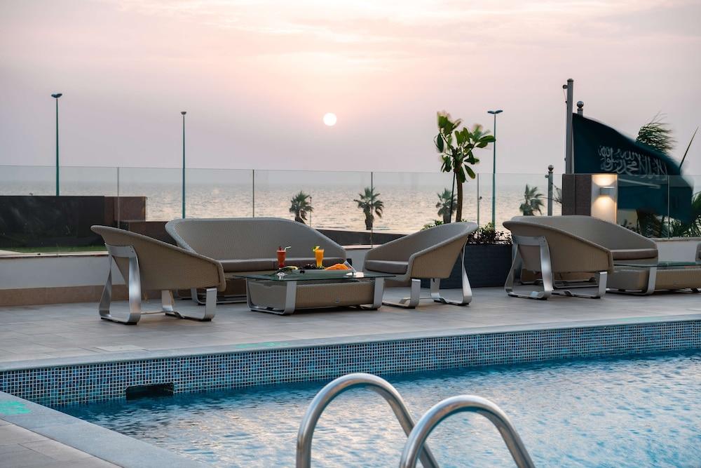 होटल Radisson Blu Hotel, Al Salam 5*