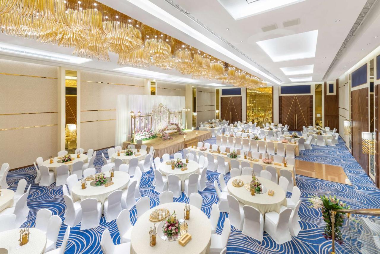 Radisson Blu Hotel, Al Salam
